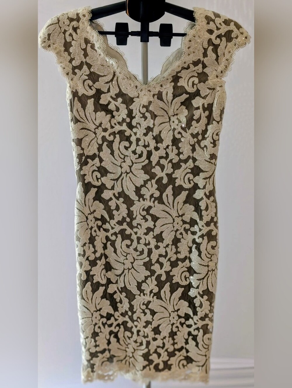 NWT Tadashi Shoji Dove Gray Sequin Lace Sheath Dress Sz 2 $330